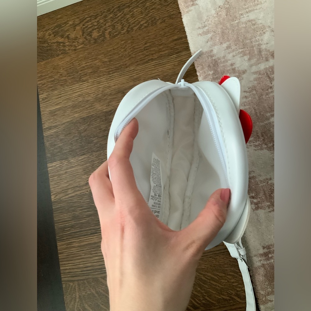 HELLO KITTY SANRIO X MINISO White Red Bow Fanny Pack Bum Bag BRAND NEW with tags - Picture 2 of 10